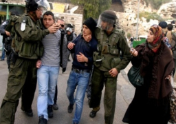 الاحتلال الإسرائيلي يعتقل عشرات الفلسطينيين من محافظات الضفة الغربية