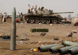 مجهولون يدمرون دبابة للحوثيين أمام دار الرئاسة اليمنية