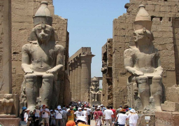 احباط محاولة لاستهداف حافلة تقل سائحين بمحيط معبد الكرنك بالأقصر