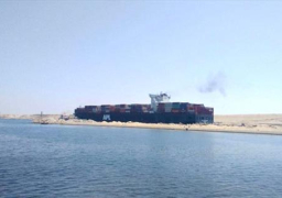 بالصور.. 3 سفن حاويات تعبر قناة السويس الجديدة