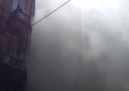 حريق هائل فى شارع الفجالة برمسيس.. وسيارات الإطفاء تحاول إخماده