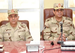 الرئيس يحذر بـ”الزي العسكري”: الجيش لن يفرط فى ذرة من تراب مصر