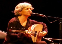 الفنانة الفلسطينية كاميليا جبران في مهرجان الصيف الدولي بمكتبة الإسكندرية