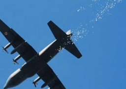 المرصد : طائرات أمريكية تلقي منشورات فوق”الرقة”تعد فيها بتحريرها من داعش