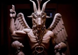 الكشف عن تمثال “الشيطان” في ديترويت وسط احتجاجات واسعة