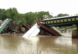 ارتفاع عدد ضحايا حادث قطار الركاب في باكستان إلى 17 قتيلًا