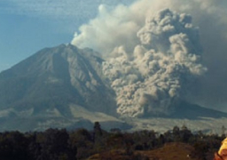 إغلاق المجال الجوي لمطار بالي في إندونيسيا بسبب رماد بركاني