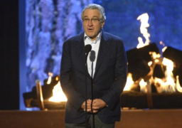 روبرت دي نيرو يشارك في إخراج حكاية برونكس للمسرح الغنائي