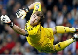 ريال مدريد يكرم حارسه السابق كاسياس