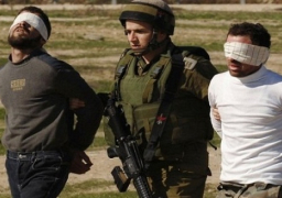 قوات إسرائيلية تعتقل 3 فلسطينيين من الضفة الغربية