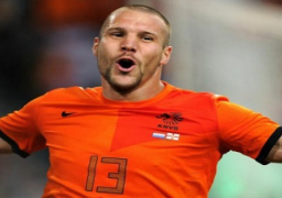 لاتسيو يسعى لضم الهولندي فلار مدافع أستون فيلا السابق