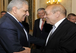 وزير دفاع فرنسا لمحلب : مستعدون للتعاون مع ورش البحرية المصرية