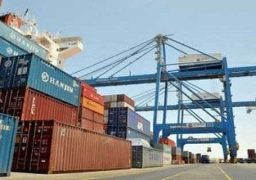 وصول 350 سيارة لموانى السويس و30 الف طن المونيوم لميناء سفاجا