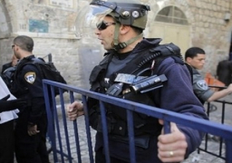 لليوم الثالث.. إسرائيل تفرض طوقاً عسكرياً على “الأقصى” وتمنع النساء من دخوله