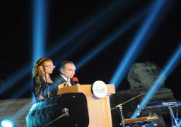 الجيزة تقيم إحتفالاً بافتتاح قناة السويس الجديدة تحت سفح الهرم