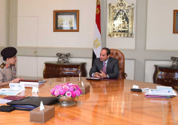 امس….السيسي يوجه بتوفير السلع الأساسية للمواطنين بأسعار مناسبة باجتماع بمستشاري وزير الدفاع