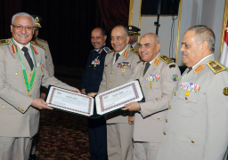 الفريق أول صدقى صبحى يكرم قادة القوات المسلحة المحالين للتقاعد