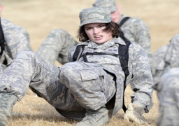 السماح للمجندات الامريكيات بالانضمام للقوات الخاصة فى البحرية