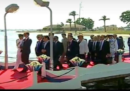 وصول الوفود المشاركة بحفل افتتاح القناة الجديدة للمنصة الرئيسية