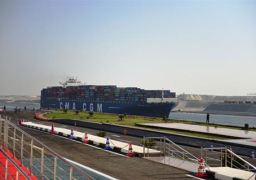 مميش: 63 سفينة عبرت مجريي قناة السويس الجديد والقديم بحمولة 3.3 مليون طن