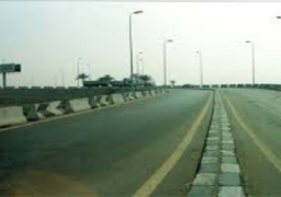 غلق منزل الدائرى المؤدى للطريق الزراعى لتنفيذ أعمال الرصف