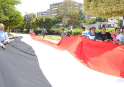 فرد أول علم مصري بطول 5 كليو مترات بالمجري الملاحي لقناة السويس الجديدة