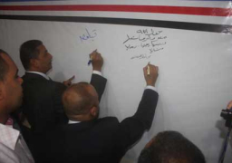 محافظ المنوفية يشهد التوقيع على وثيقة “كلنا شهود على الحدث” بمناسبة إفتتاح قناة السويس الجديدة