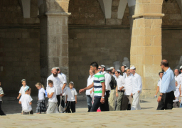 مستوطنون إسرائيليين يجددون اقتحام المسجد الأقصى