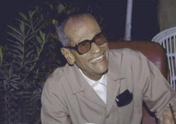 في ذكرى رحيل أديب نوبل.. محطات بارزة شكلت ملامح هرم الرواية العربية الأكبر نجيب محفوظ