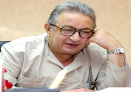 حكاية نور الشريف بين الحرمان والحب والسينما والسياسة..كتاب جديد للحراني