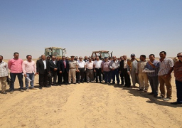 وفد الإنتاج الحربي والري يتفقد مشروع حفر 100 بئر جوفي غرب المنيا