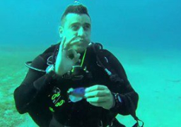 ولاء حافظ ينفذ أطول غطسة داخل مياه قناة السويس الجديدة