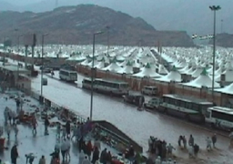 أمطار غزيرة مصحوبة ببرق ورعد تستقبل ضيوف الرحمن بالأراضى المقدسة