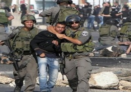 قوات الاحتلال الاسرائيلي تعتقل 11 مواطنا بينهم مصاب بنابلس وسلفيت