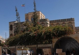 إيران تنفي إغلاق سفارتها في اليمن