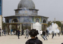 القوات الإسرائيلية تقتحم ساحات المسجد الأقصى في مدينة القدس