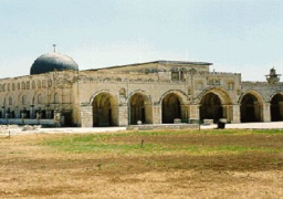 قوات الاحتلال الإسرائيلي تقتحم المسجد الأقصى وتمنع المصلين من دخوله