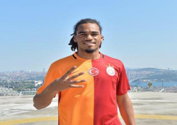 مانشستر سيتي يعلن رحيل مدافعه دينايير الى جلطة سراي التركي