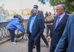 محافظ القاهرة يتفقد اعمال تطوير كورنيش النيل
