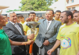 محافظ المنوفية يستقبل شعلة الدلتا لأسبوع شباب الجامعات المصرية