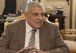 محلب يلتقي الرئيس التونسي وينقل له رسالة السيسي