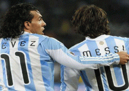 ميسي وتيفيز يقودان هجوم الأرجنتين امام المكسيك