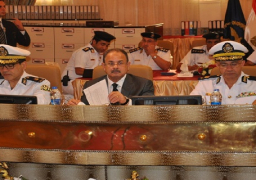 وزير الداخلية يتفقد لجنة كشف الهيئة للطلبة المتقدمين للإلتحاق بكلية الشرطة