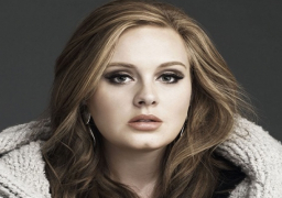 Adele تكتسح تايلور سويفت بكليب «Hello»