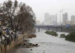 الأمطار الغزيرة تشل بيروت وتحرك النفايات