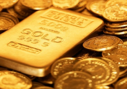 الذهب عند أعلى مستوى في أسبوع مع تراجع الدولار