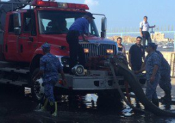 القوات البحرية والمنطقة الشمالية تشارك فى صرف مياه الأمطار بالأسكندرية