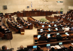 الكنيست يوافق على قانون يسمح لجنود الاحتلال بتفتيش الفلسطينيين جسديا