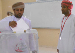 بدء توافد العمانيين على مراكز الاقتراع لاختيار نواب مجلس الشورى الجديد