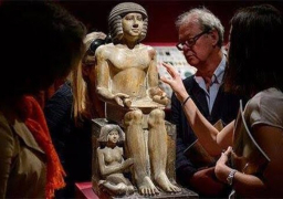 بريطانيا تقرر مد مهلة تصدير تمثال “سخم كا” إلى 29 مارس 2016